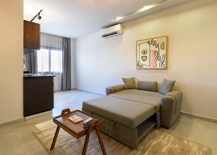 Travelholic Residence Golden Gates