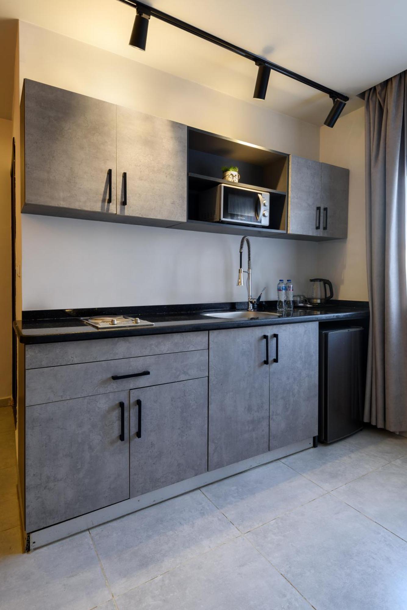Travelholic Golden Gates Appartement *