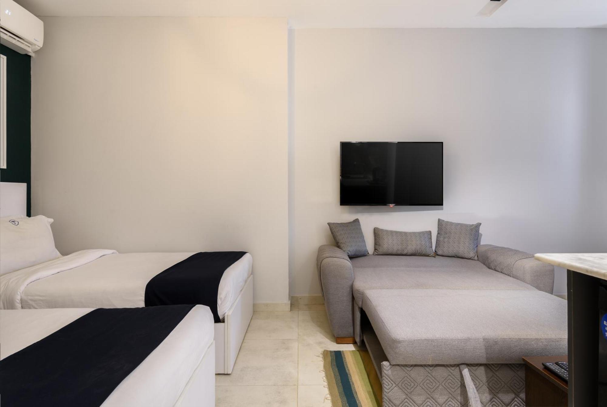 Travelholic Golden Gates Appartement *