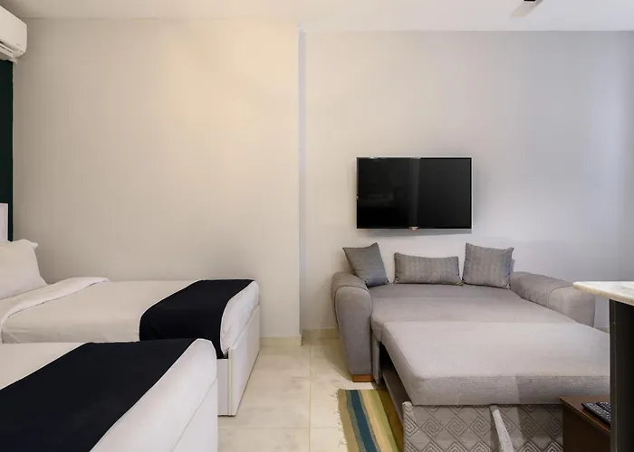 Travelholic Residence Golden Gates